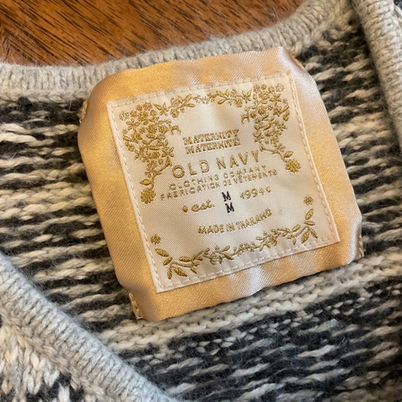 Old Navy maternity sweater vest - Picture 3 of 4